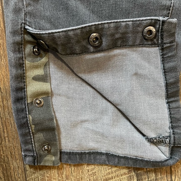 G.I.L.I. Got It Love It Jeans Women's Size 16 Gray With Camouflage Accents - Picture 5 of 8